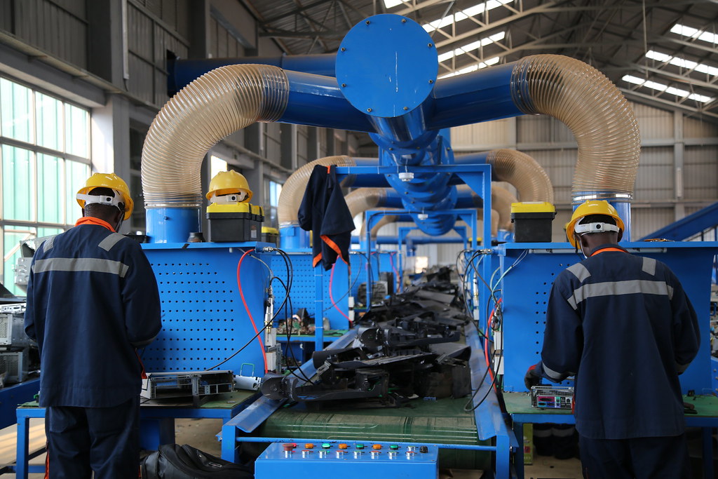 Innovations in Recycling: Next-Gen Tech and Community Initiatives