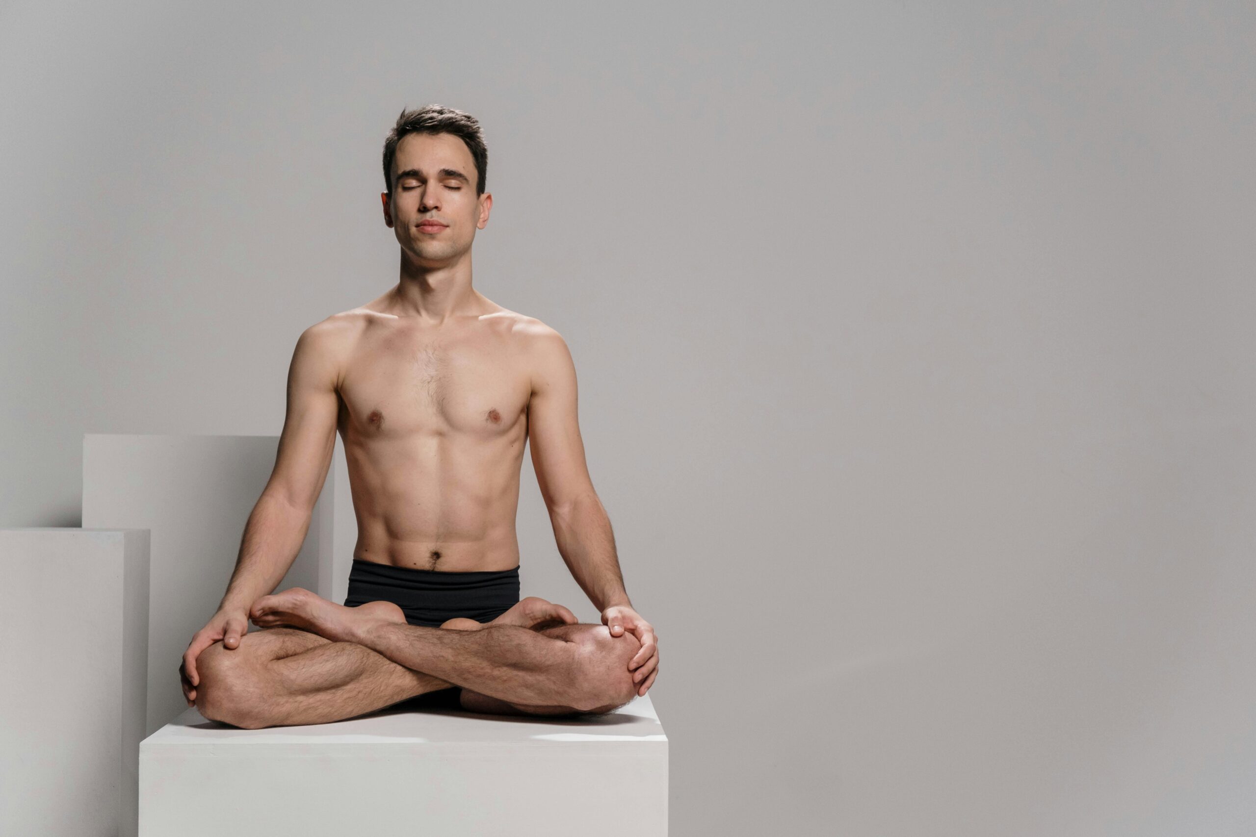 Biohacking and Bio-design for Peak Human Performance: Practical Strategies and Products for Energy, Focus, and Longevity Optimization